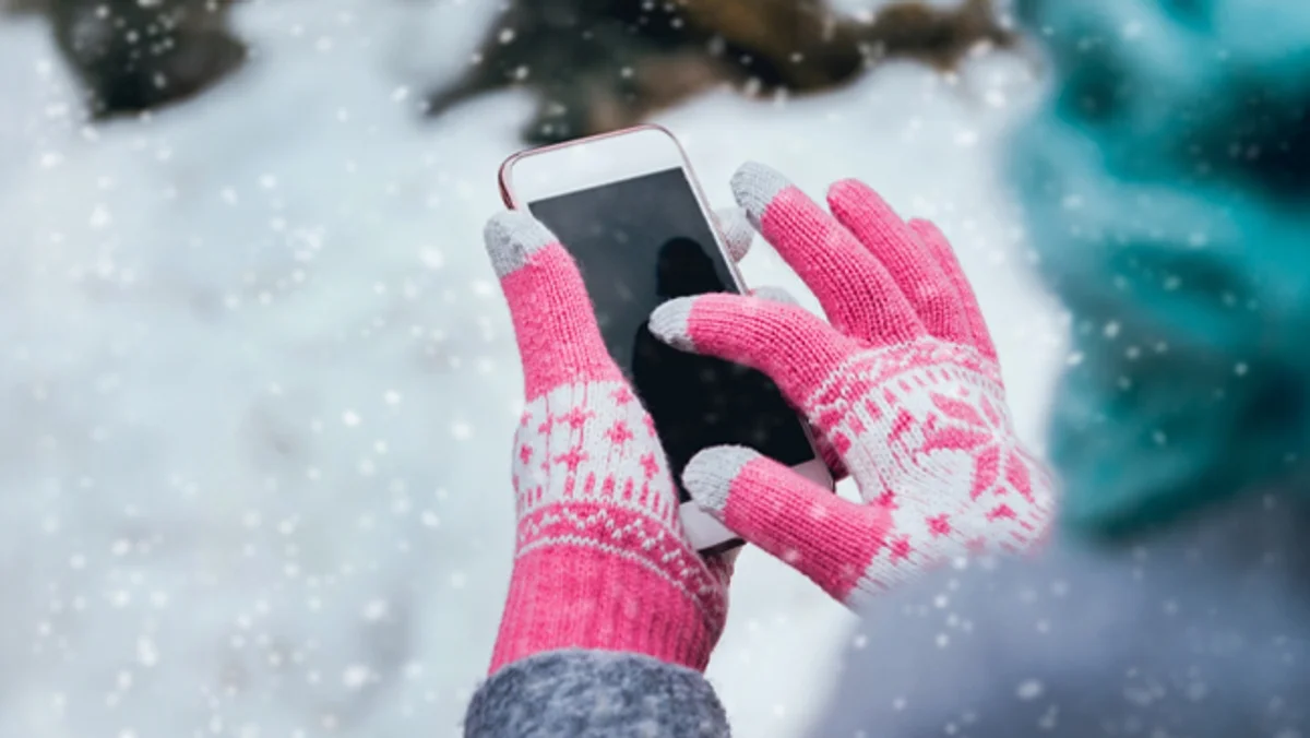 protect phone battery cold autumn outdoor czech