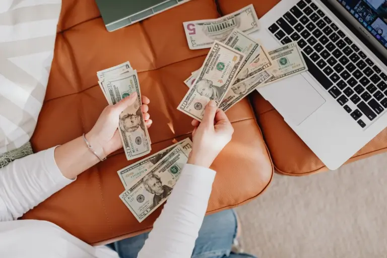 family budgeting habits Czech money