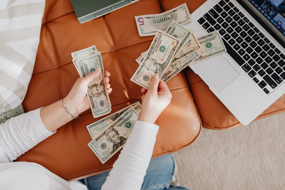 family budgeting habits Czech money