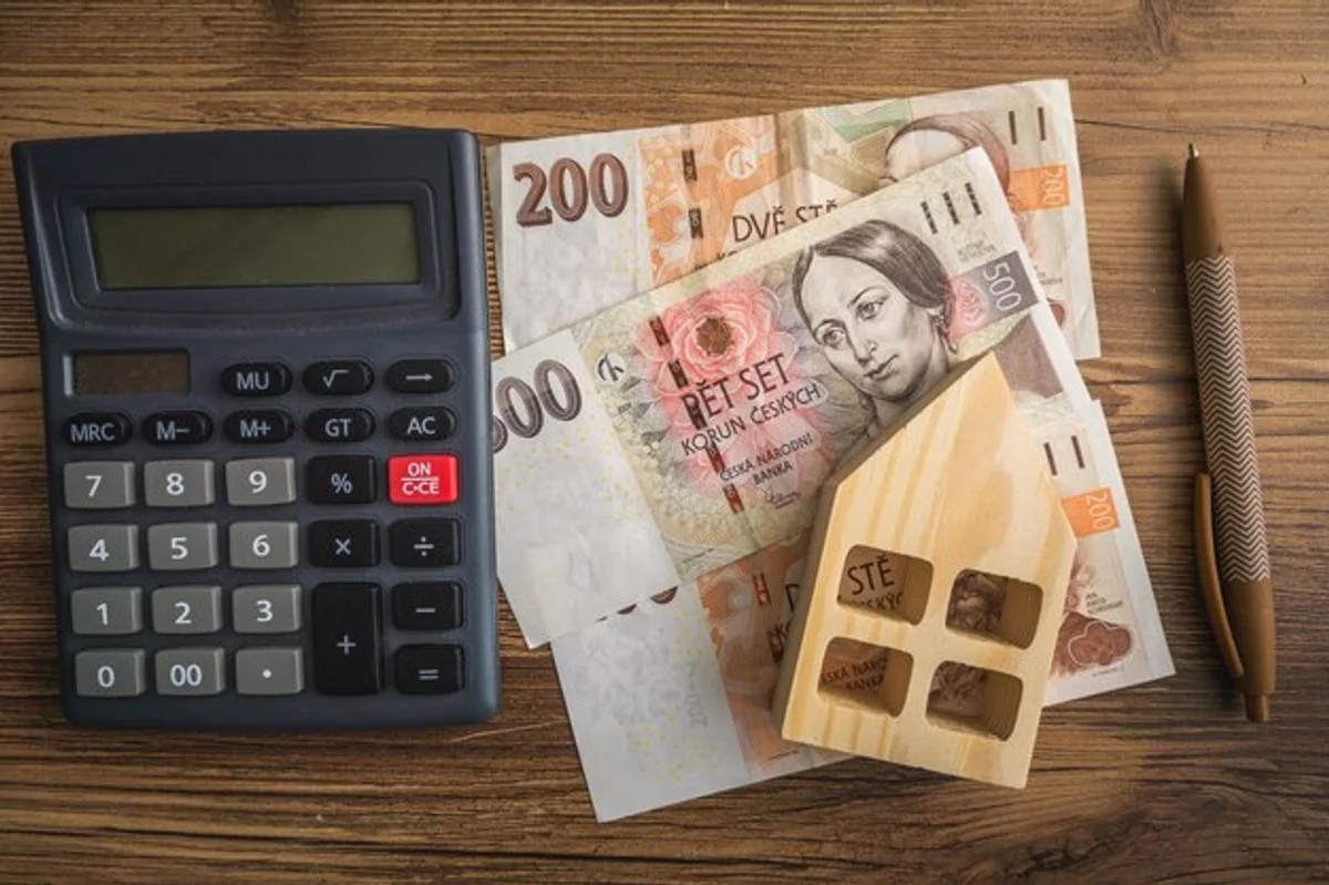 czech money saving at home table