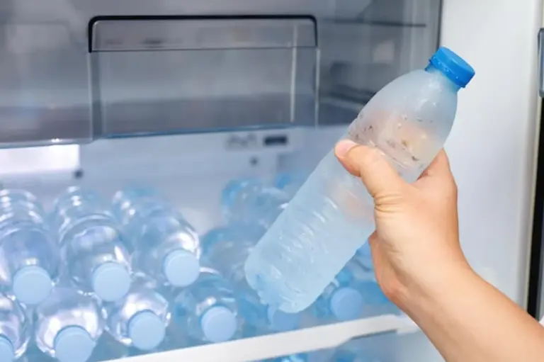 minimalist window cleaning distilled water
