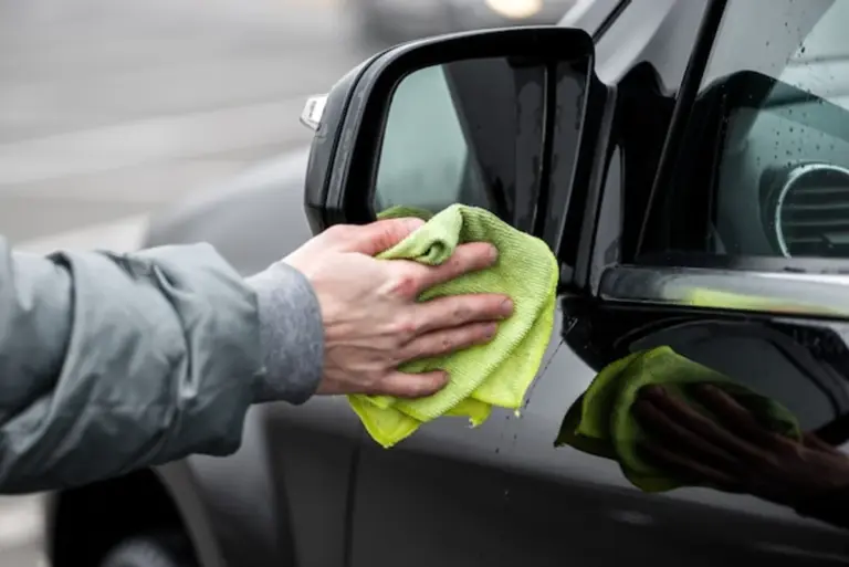 cleaning screen microfiber cloth splash water