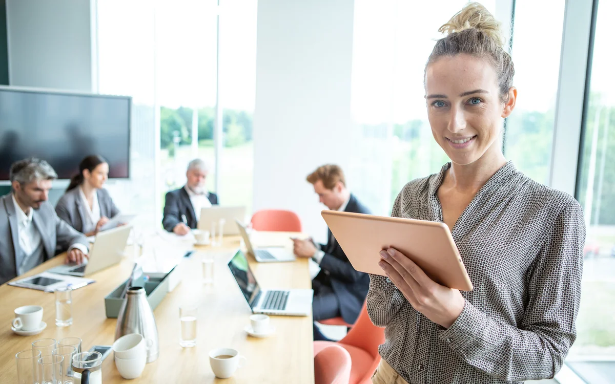 czech business team brainstorming with laptop artificial intelligence