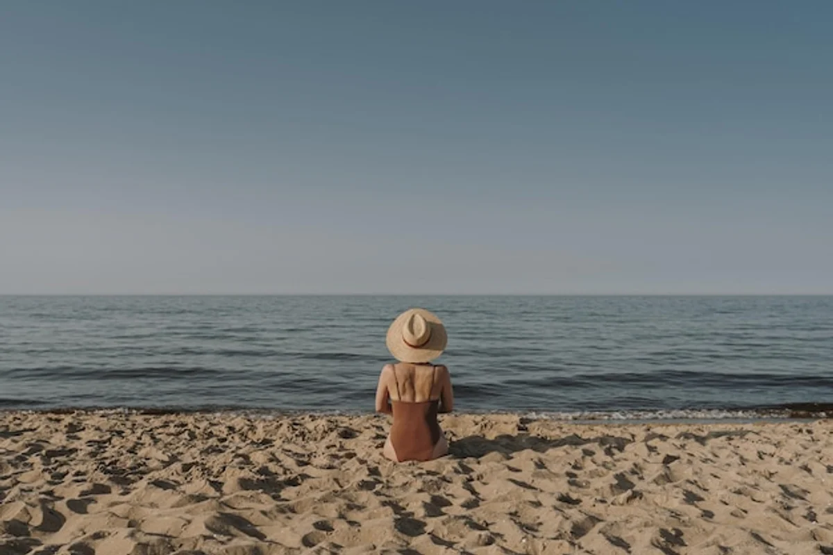 relaxed woman natural beauty minimal style