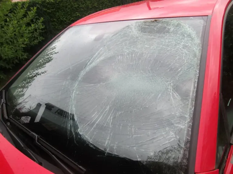 car driving rain danger windshield czech