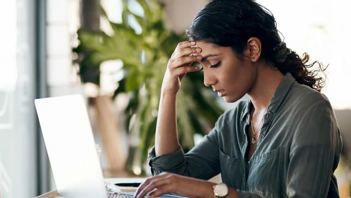 overworked office employee November burnout Czech