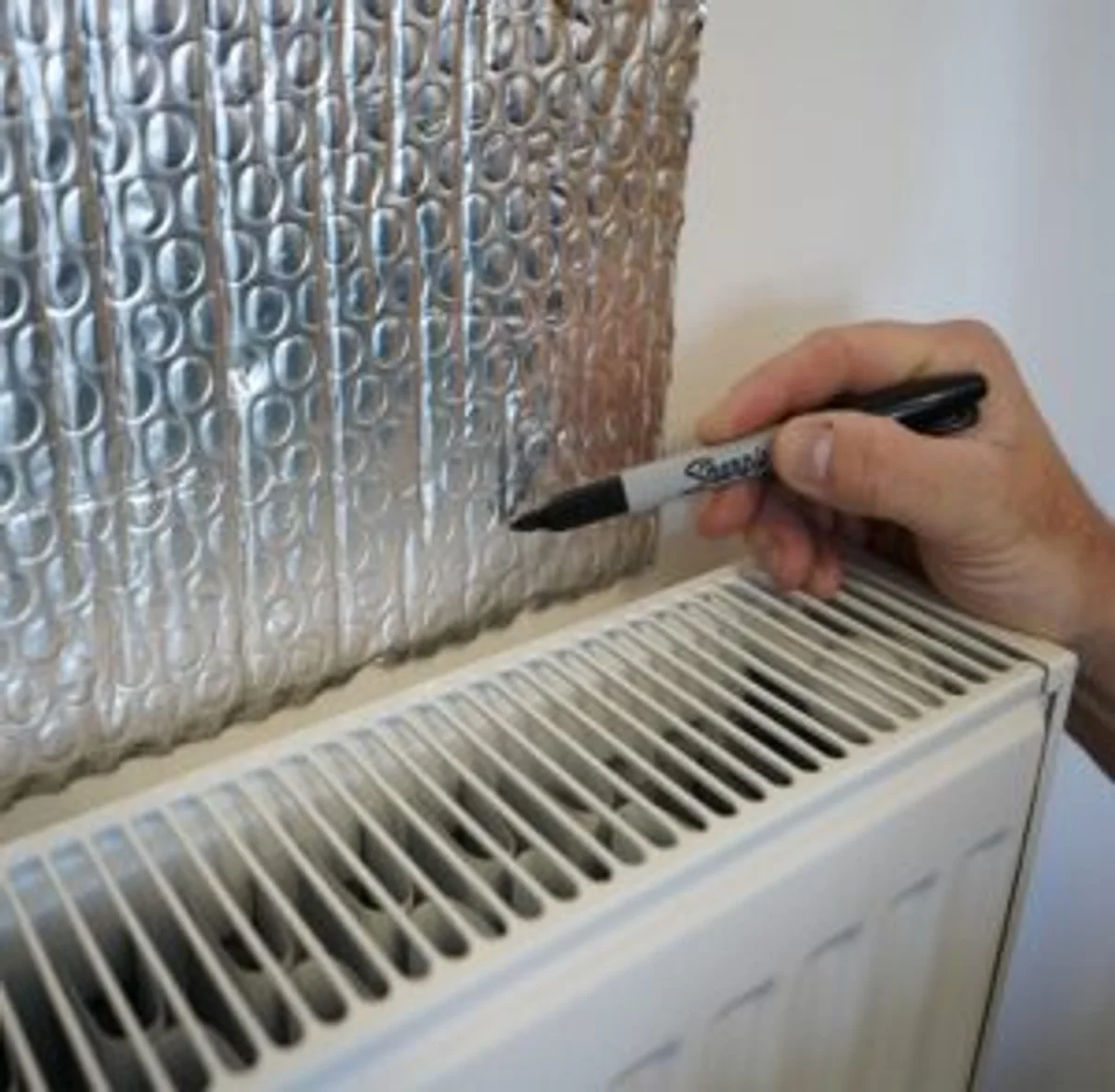 install radiator insulation foil autumn Czech home
