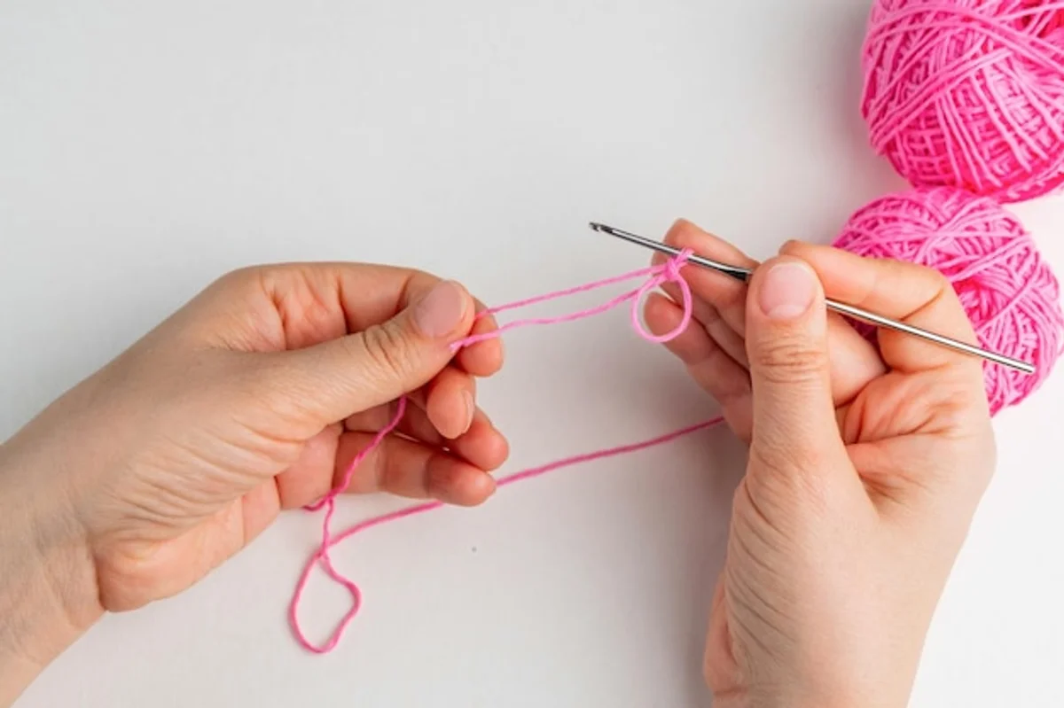 beginner knitting tutorial hands yarn cozy