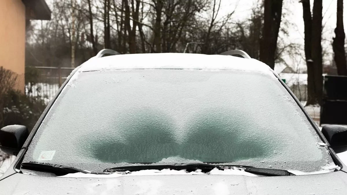 defrosting car windshield winter morning czech