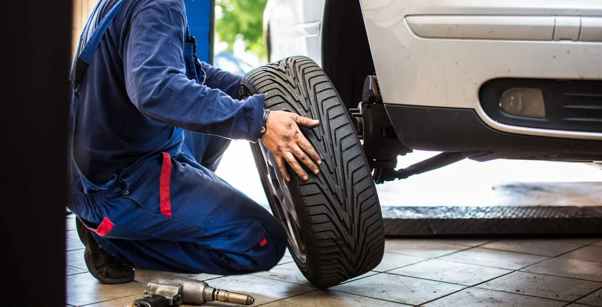 tire mechanic balancing wheels winter preparation czech