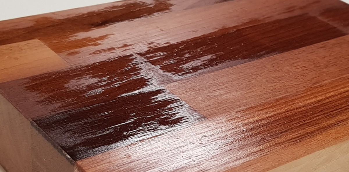 Lněný olej na starý nábytek vrací mu lesk za pár korun - image 1