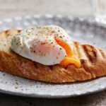 Proč kuchaři vždy přidají ocet do vařené vody s vejci