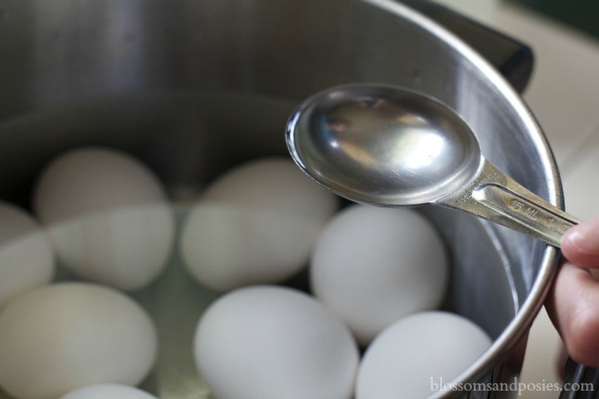 Proč kuchaři vždycky přidávají do vroucí vody ocet – tajemství dokonalého vejce - image 1