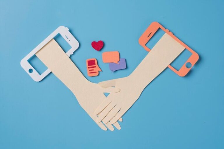 Psycholog vysvětluje, proč se vztahy v sociálních sítích mění