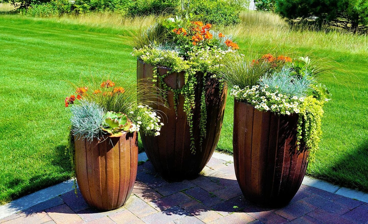 Staré punčochy jako ideální náplň do květináčů s díry - image 1