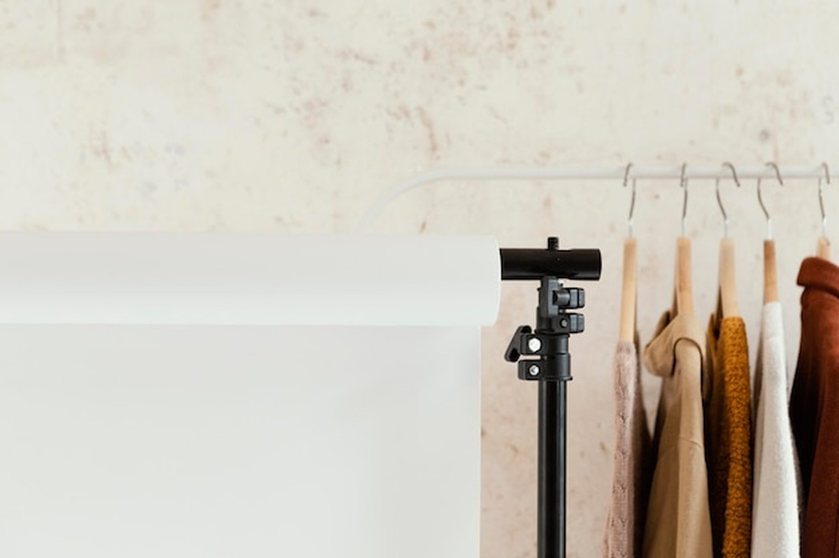 Způsob, jak skládat svetry, který vám ušetří místo i čas - image 1