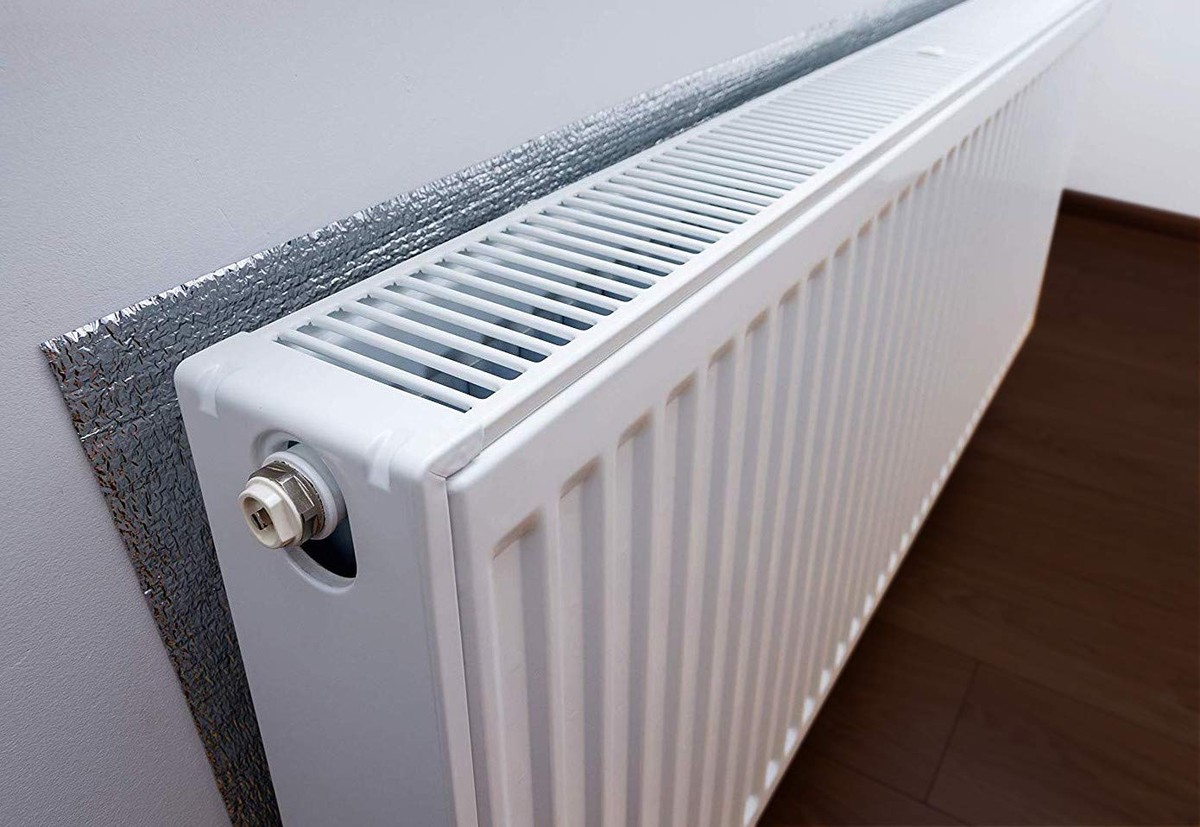 Hliníková fólie za radiátorem? Ušetří vám až 30 % z účtů za topení