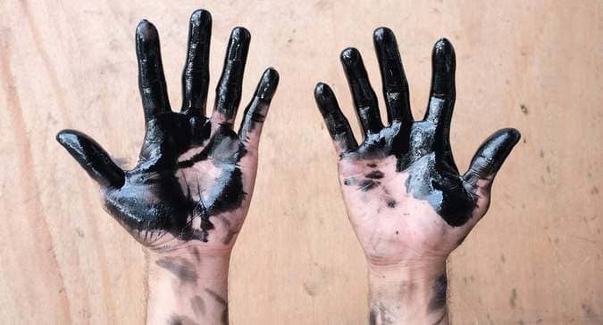 Instalatéři varují: nikdy si nepolejte ruce tímto olejem po práci - image 1