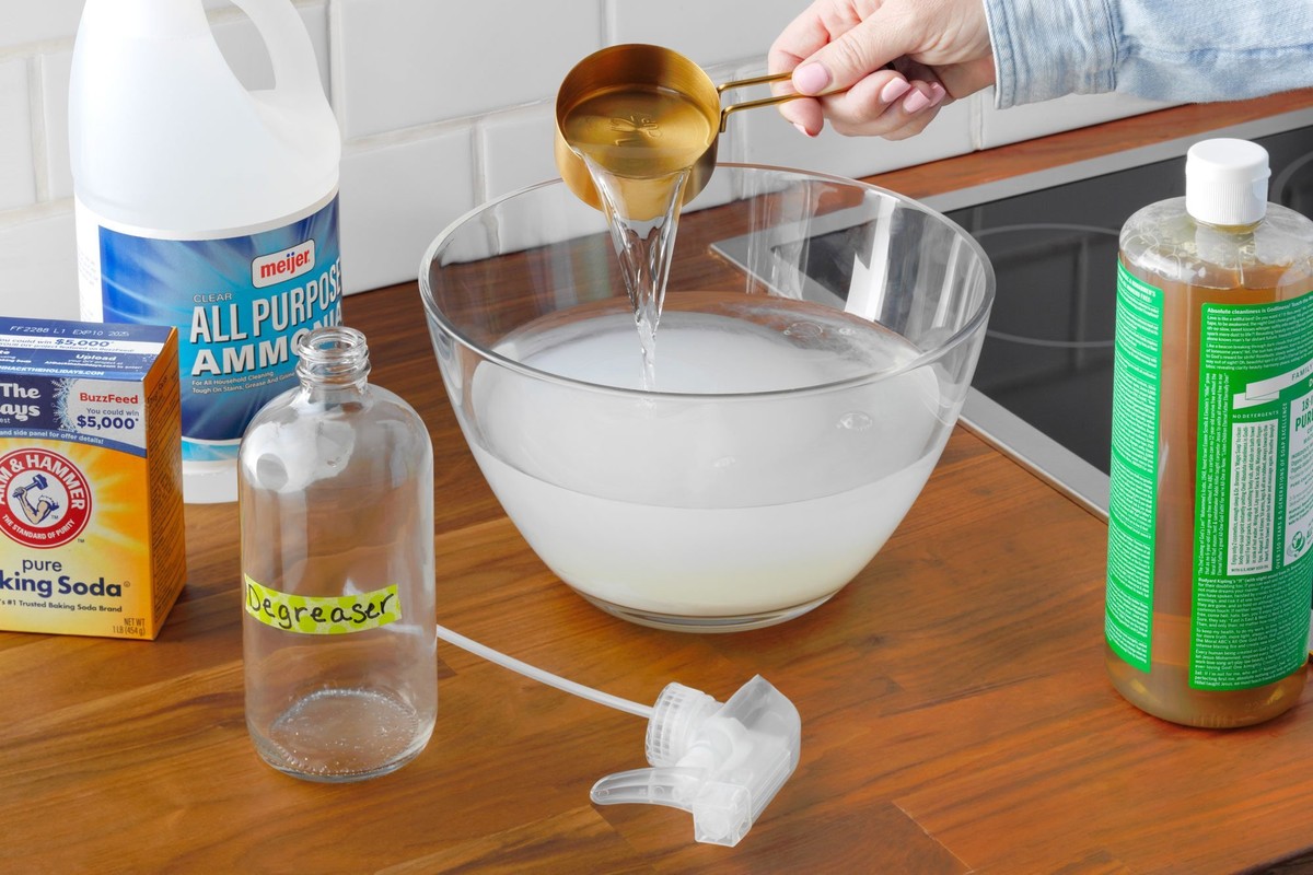 Jak si vyrobit levnější odmašťovač z obyčejného saponátu