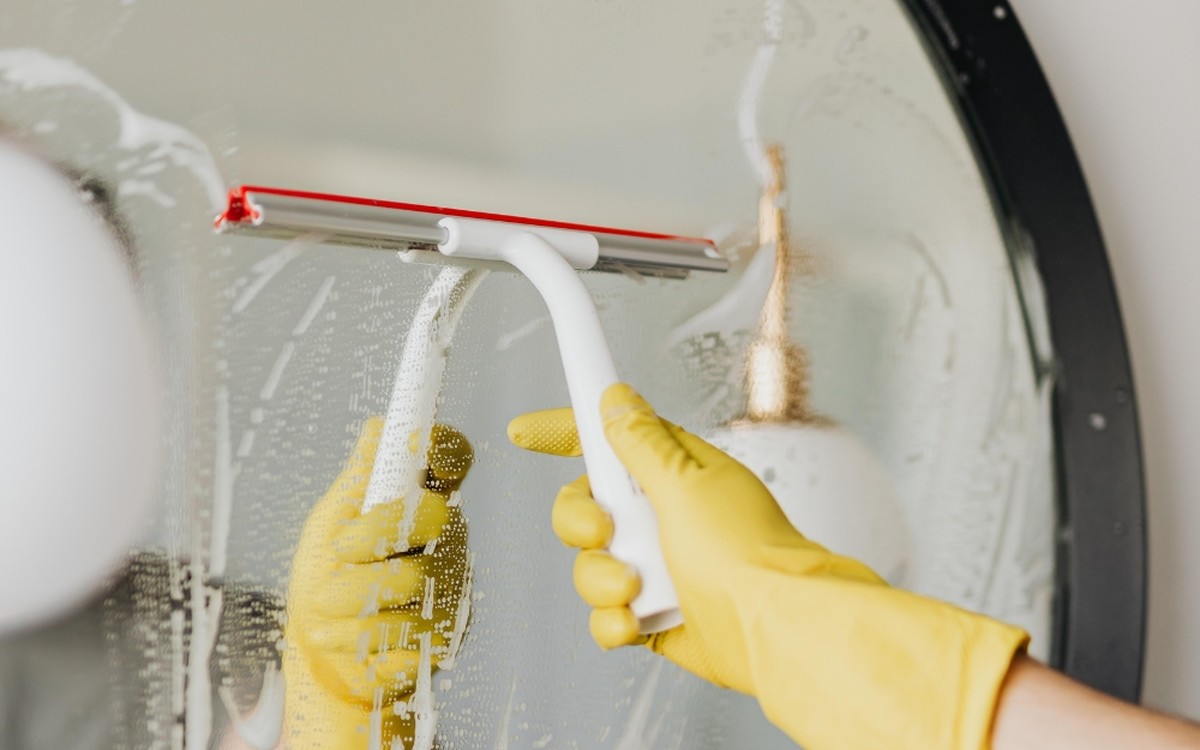 Jedlá soda na zrcadlech: jak se zbavit skvrn za 2 minuty - image 2