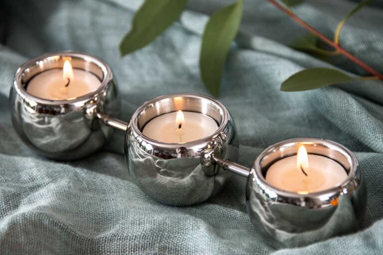 Malá čajová svíčka v lednici: jednoduchý zázrak proti nepříjemným pachům