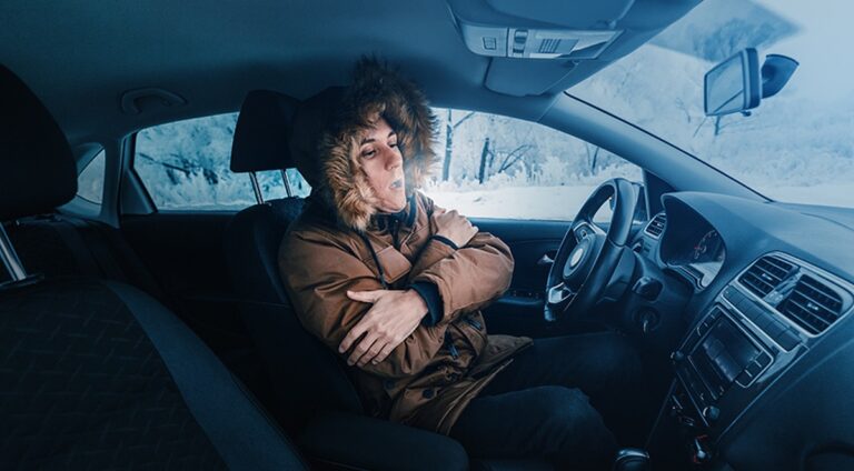 Mechanici prozrazují: největší chyba při zahřívání auta