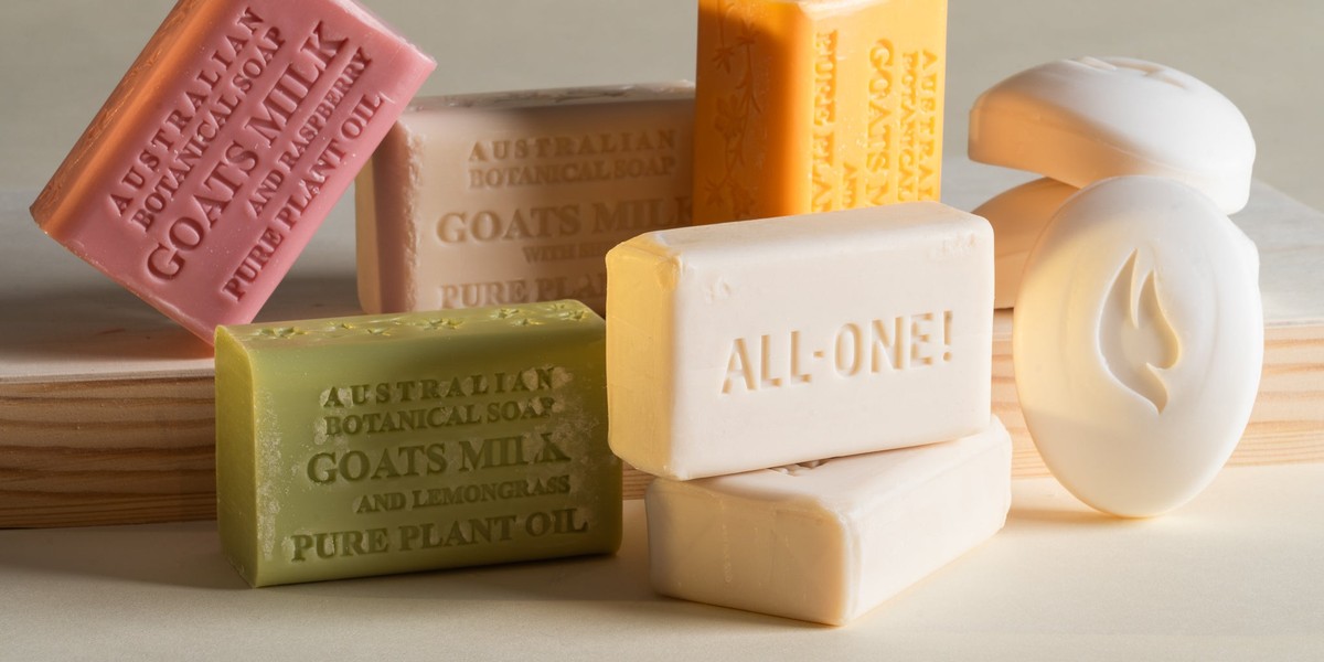 Váleček na vlasy a obyčejné mýdlo – řešení na všechny skvrny na oblečení - image 1