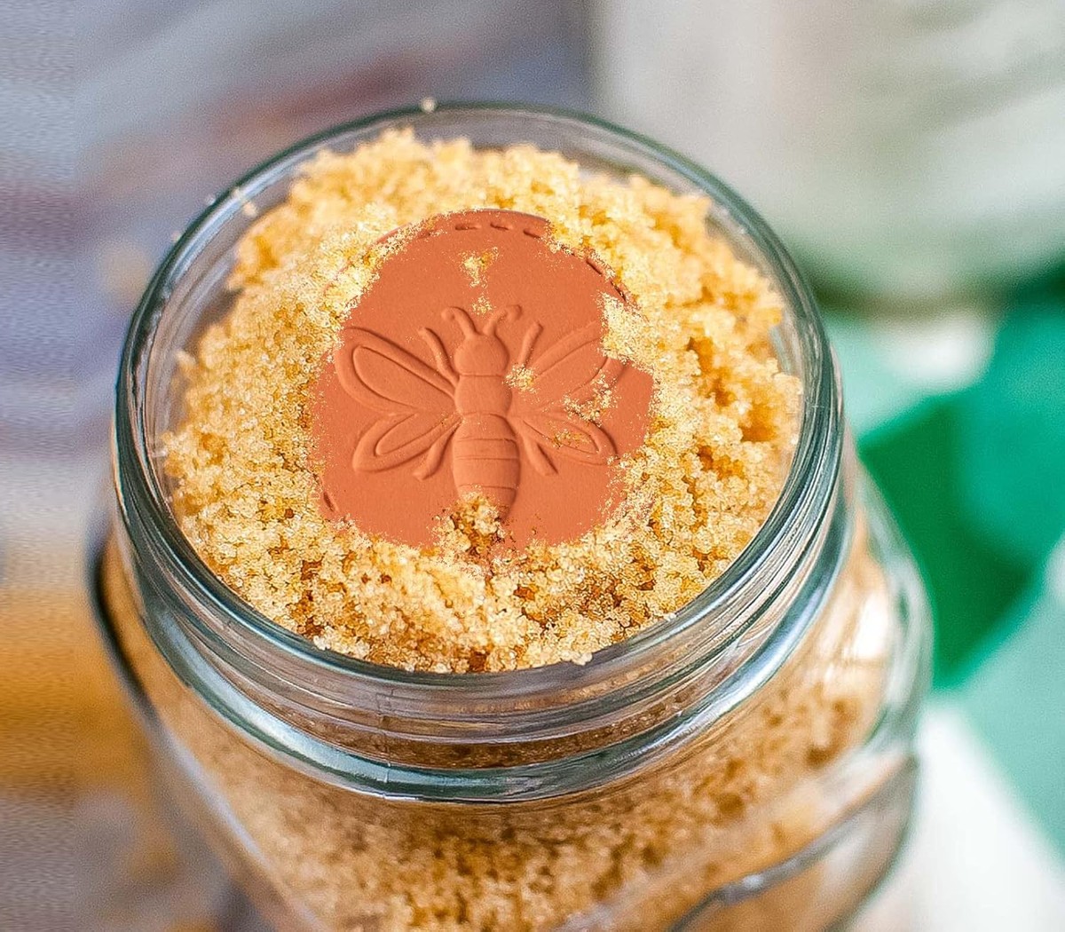 Vlhký kousek chleba do cukru – jednoduchý trik proti tvrdnutí - image 2