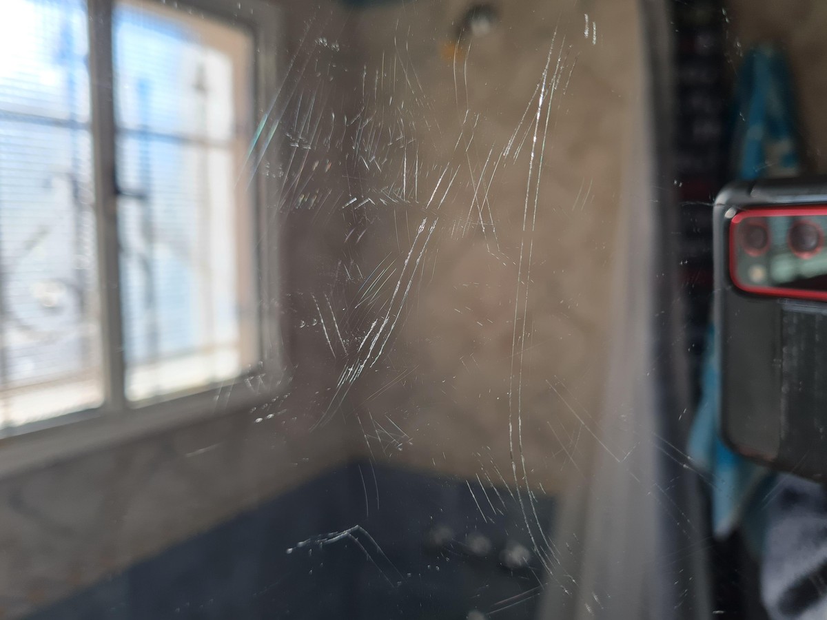 Zubní pasta odstraní škrábance zrcadel lépe než odborné produkty - image 1