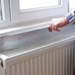 Hliníková fólie za radiátorem? Ušetří až 30 % z účtů za topení