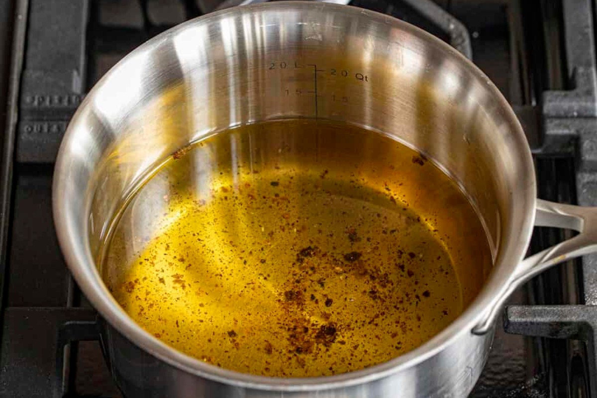 Instalatéři prosí: nikdy nelijte do odpadu tento olej z kuchyně - image 1