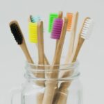 Kartáček na zuby z koupelny má druhý život, který neznáte