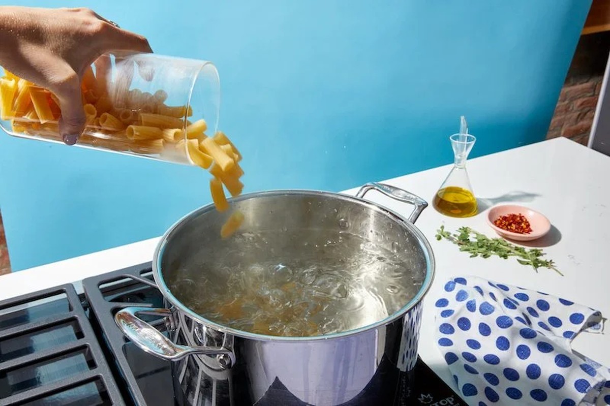 Proč kuchařky vždy přidají sůl do vody dříve, než ji uvářou - image 2