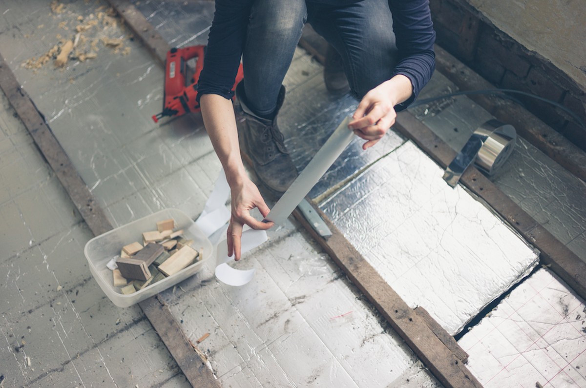 Proč vkládat noviny pod koberce v místnostech bez vytápění - image 1