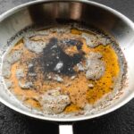 Sodabikarbona na horákách. Jak se zbavit spáleného masla za 2 minuty