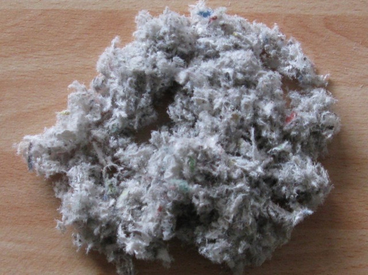 Staré noviny v oknech? Jak účinně izolují více než drahé pásky