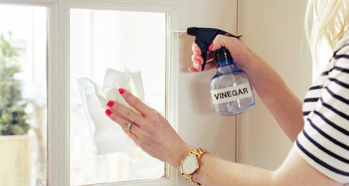 Sůl a ocet na mazlavé okno: domácí prostředek místo drahých čističek - image 2