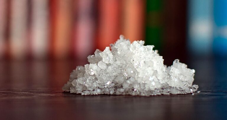 Sůl do myčky nádobí zbytečná? Jak si ušetřit 400 Kč měsíčně