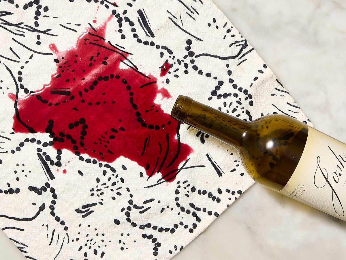 Sůl na rozlitém vínu: trik, kterým čistí restaurace - image 2