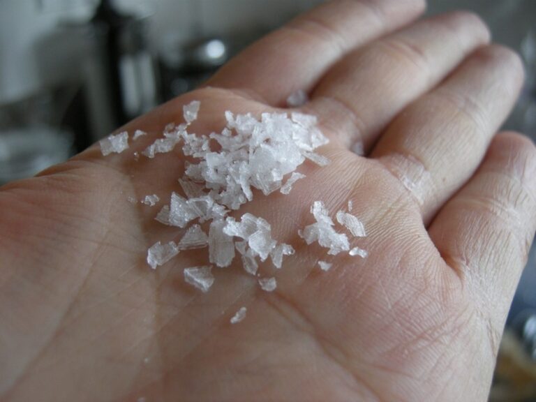 Sůl v trhlině: nejjednoduší způsob, jak opravit prasklý hrnec