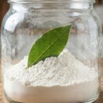 Vložte bobkový list do mouky: stoletá zbraň proti molům v kuchyni