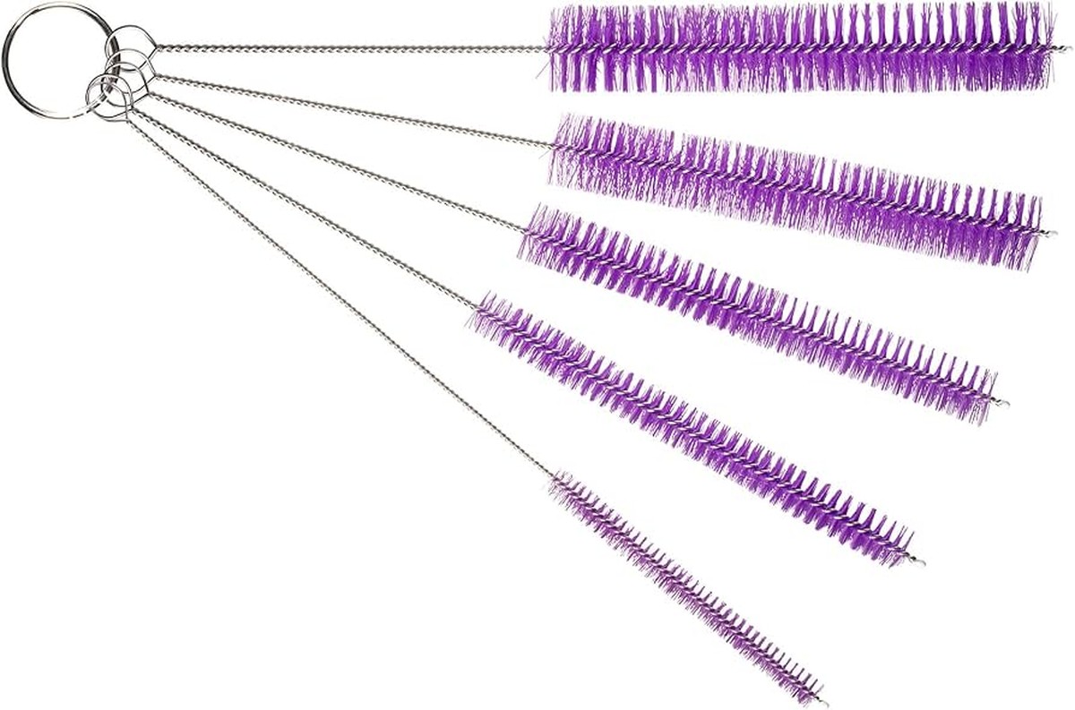 Plastová brčka jako ideální nástroj na čištění klávesnice notebooku - image 1