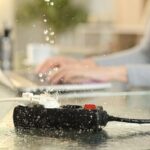 Пісок у штекері розетки рятує від вологості: експеримент на 3 місяці