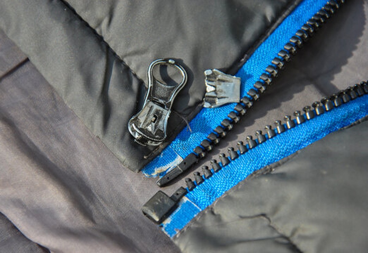 Rozbitý zip na bundě? Grafitová tužka ho oživí během vteřiny - image 2