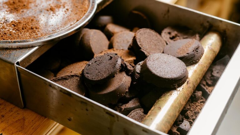 Używana kávová sedlina jako přírodní čistič: profesionálové to vědí