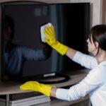 Vlhký ubrousek na obrazovku TV: proč výrobci nerad mluví o této špetce